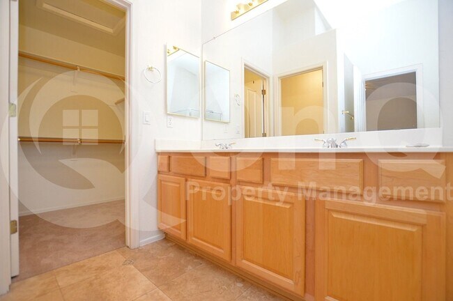 Building Photo - 10253 E Penstamin Dr