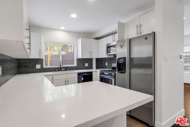 Building Photo - 1055 S Bedford St