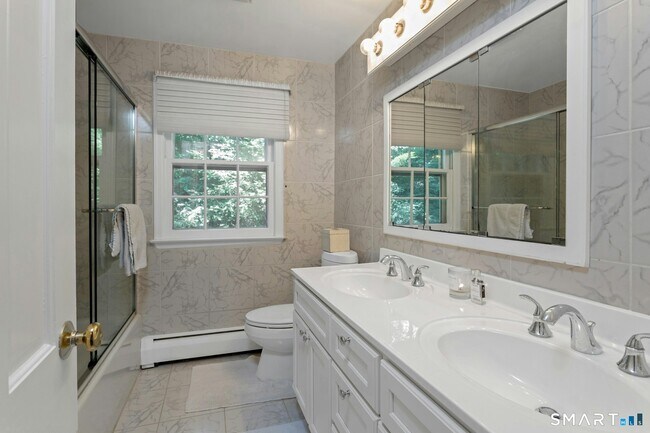 Building Photo - 18 Cornelia Dr