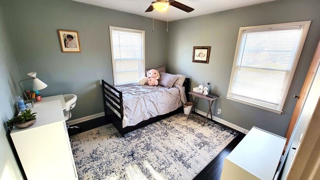 Building Photo - Clean 4 Bedroom Ready For Rent