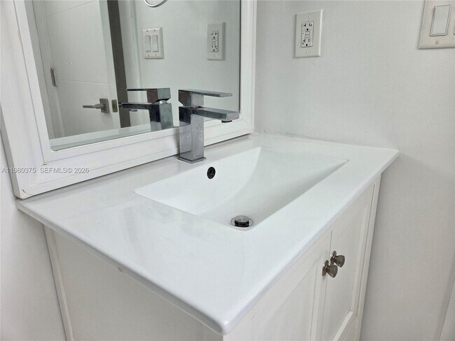 Building Photo - 1646 NW 1st Pl