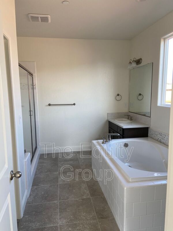 Building Photo - 1829 W Prescott Ave