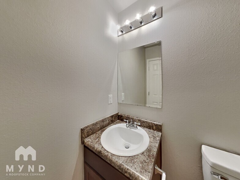 Building Photo - 3515 E Fairmont St