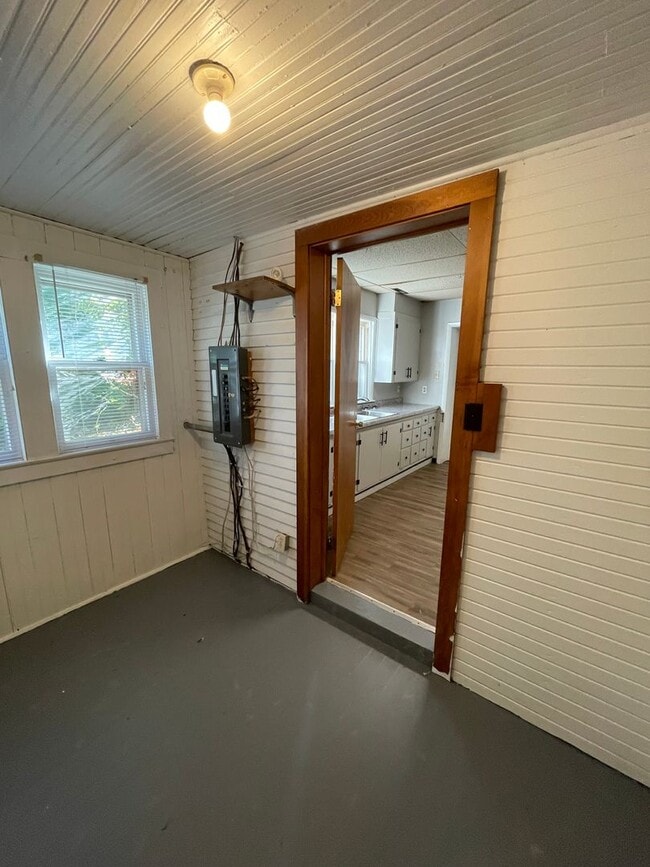 Building Photo - Four Bedroom Single Family Home in Delphi