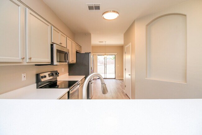 Building Photo - 2593 S Powell Rd