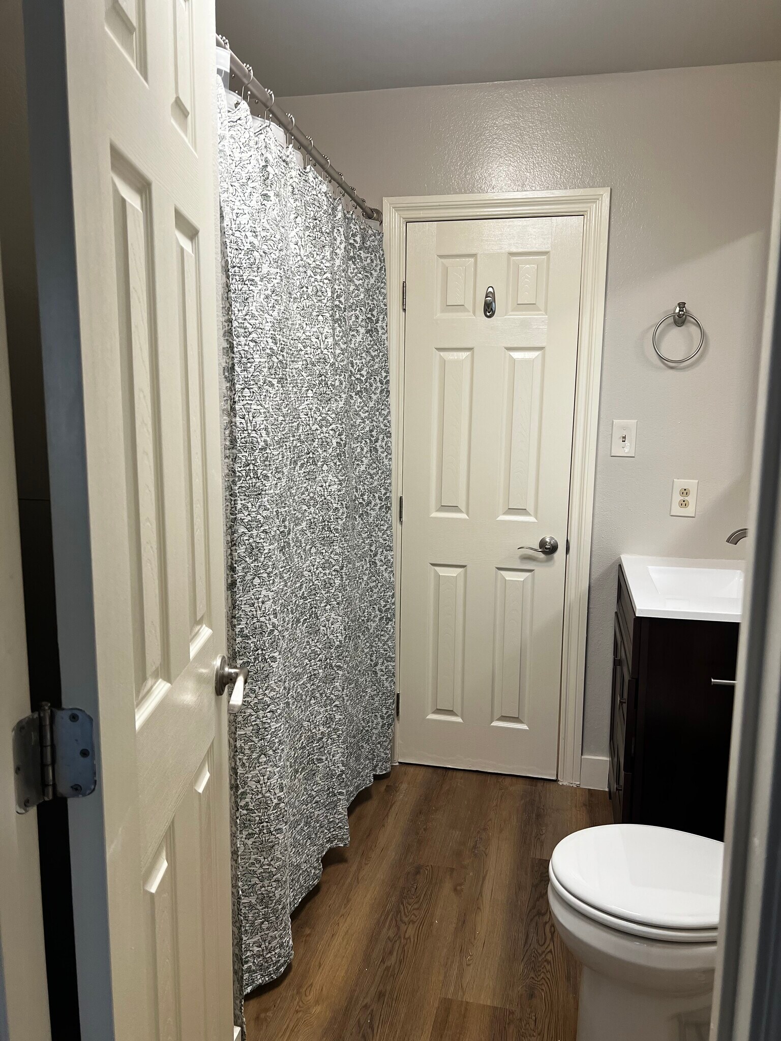 Building Photo - 1047 W 25th St