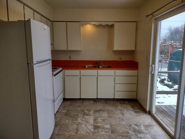 Building Photo - 3050 NE Johnson St