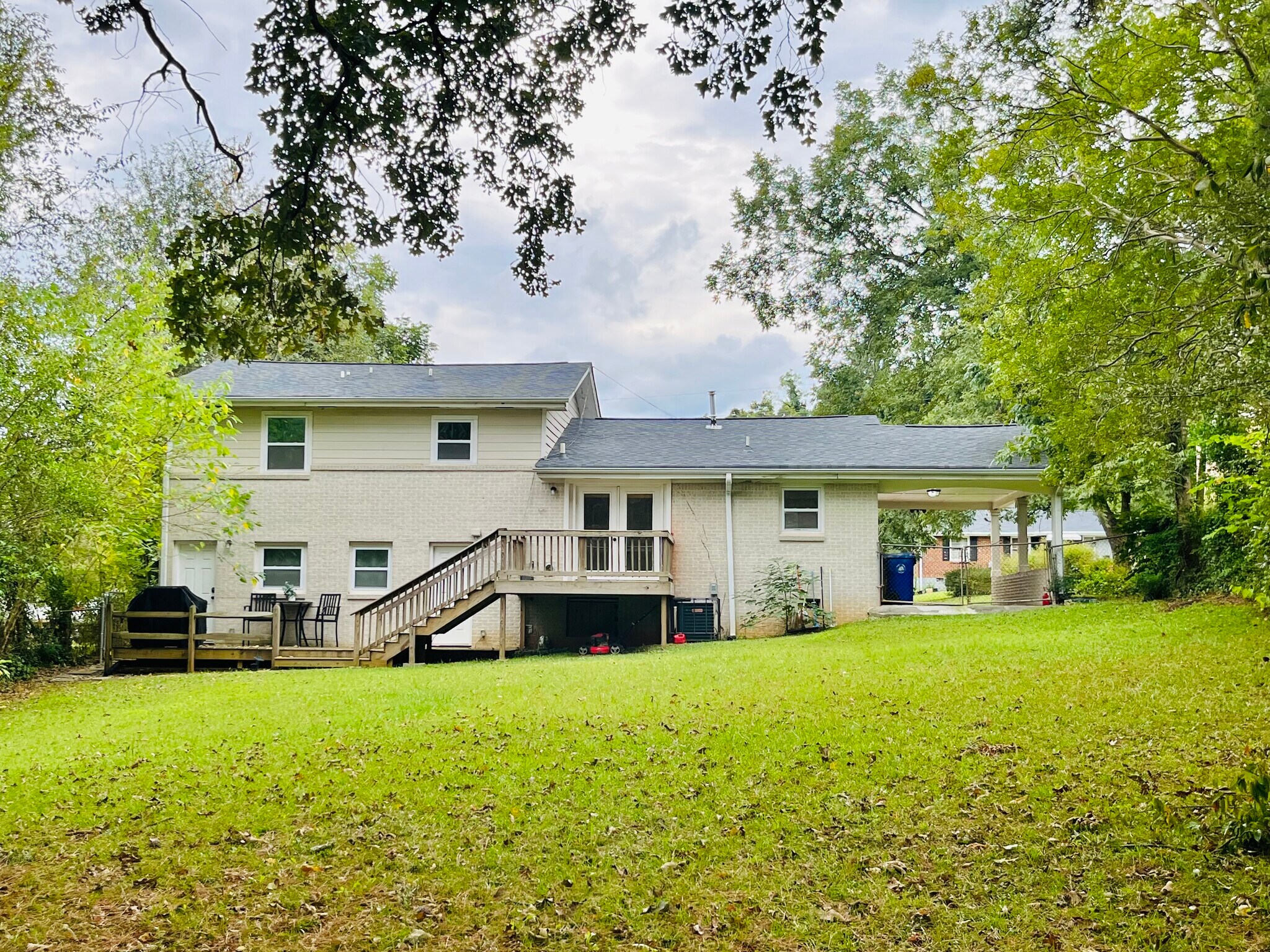 Building Photo - 2270 Miriam Ln