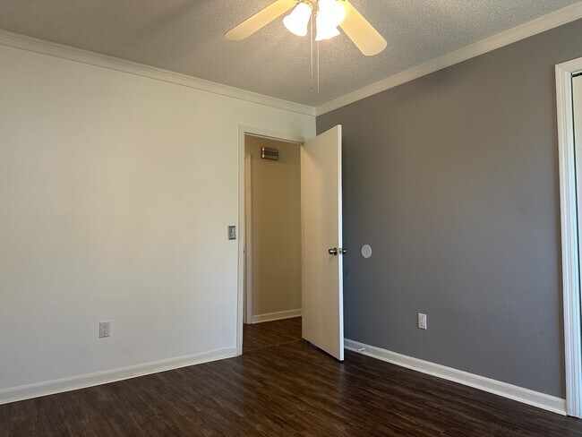 Building Photo - 209 Brighton Woods Dr