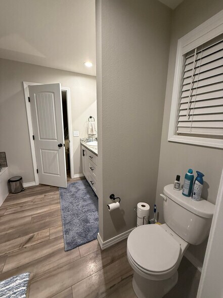 Building Photo - 1469 N Lyon Ave