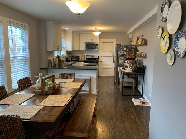 Building Photo - 146 N Brockway St