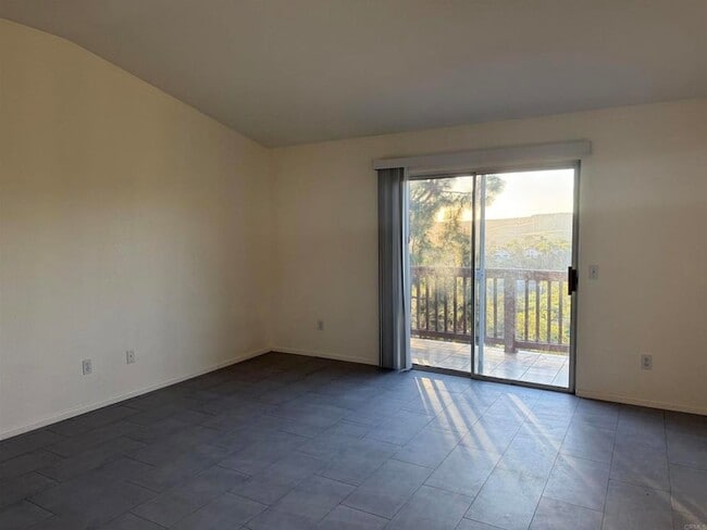 Building Photo - 4983 Calle Arquero