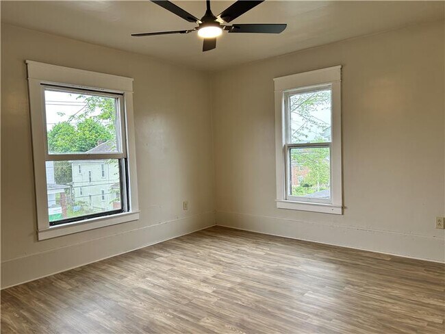Building Photo - 377 Lawson Ave