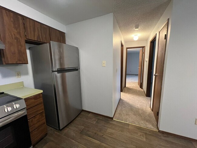 Building Photo - PENDING APPLICATIONS; New Paint & Flooring! (Water & Garbage Included)