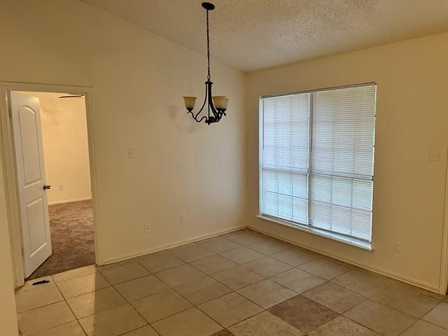 Building Photo - 403 E Hogan Dr