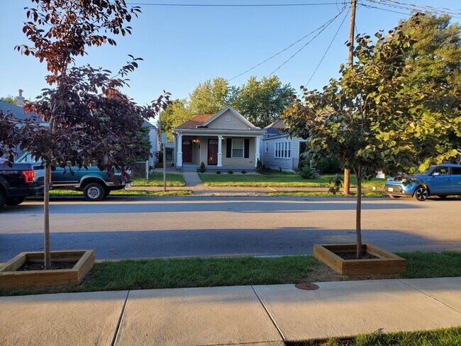 Building Photo - 525 Lilly Ave