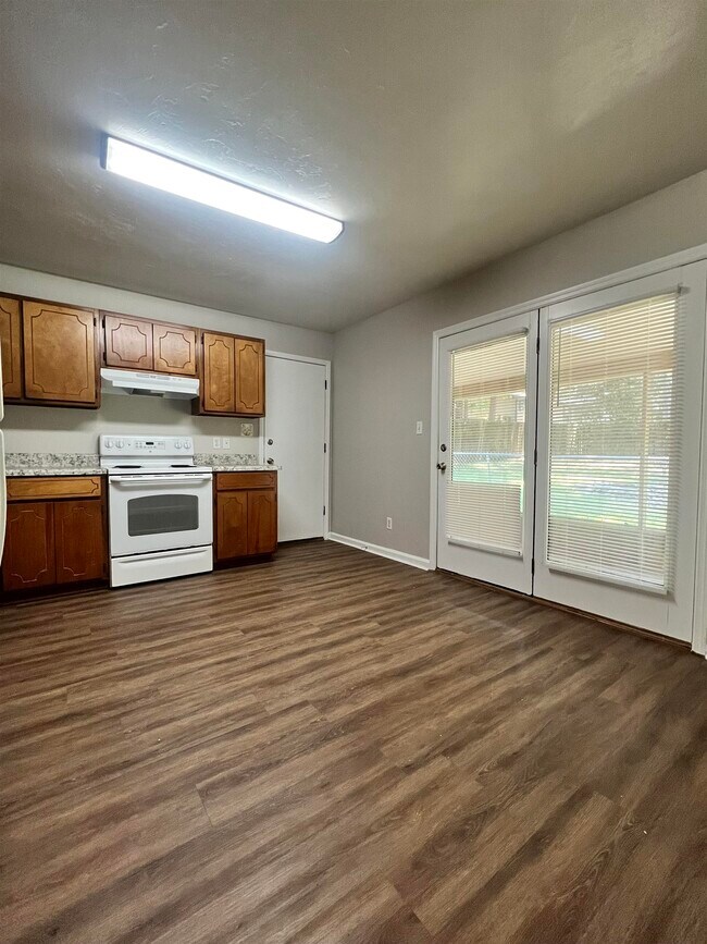 Building Photo - 2437 Jolene Ln