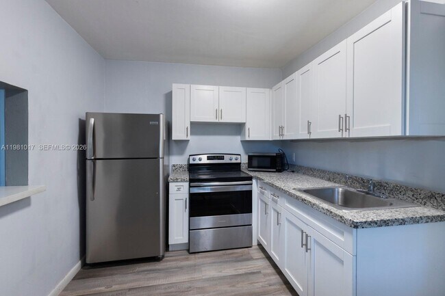 Building Photo - 101 SW 24th Ave