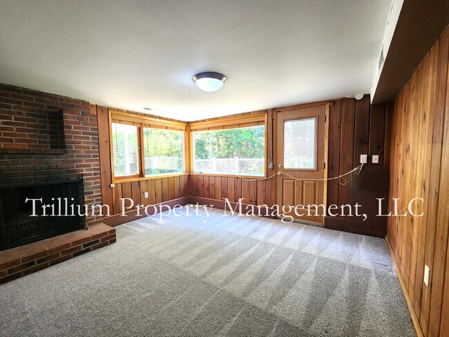Building Photo - 405 SE 68th Ave
