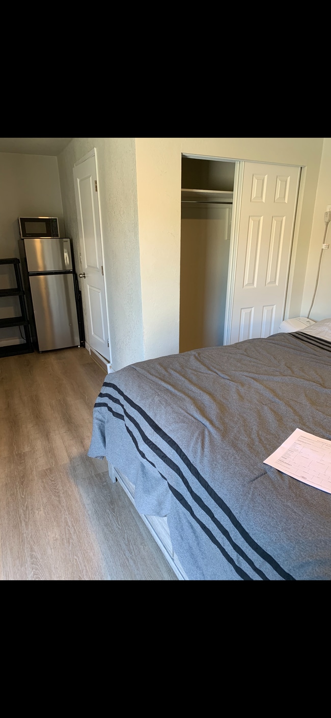 Building Photo - 5031 Bakman Ave