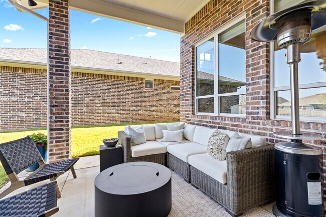 Building Photo - 1901 Plaza District Dr