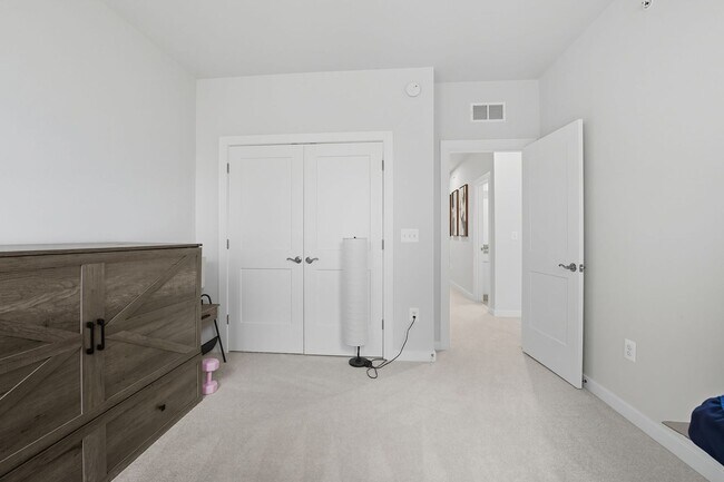 Building Photo - 709 Thomas Ln