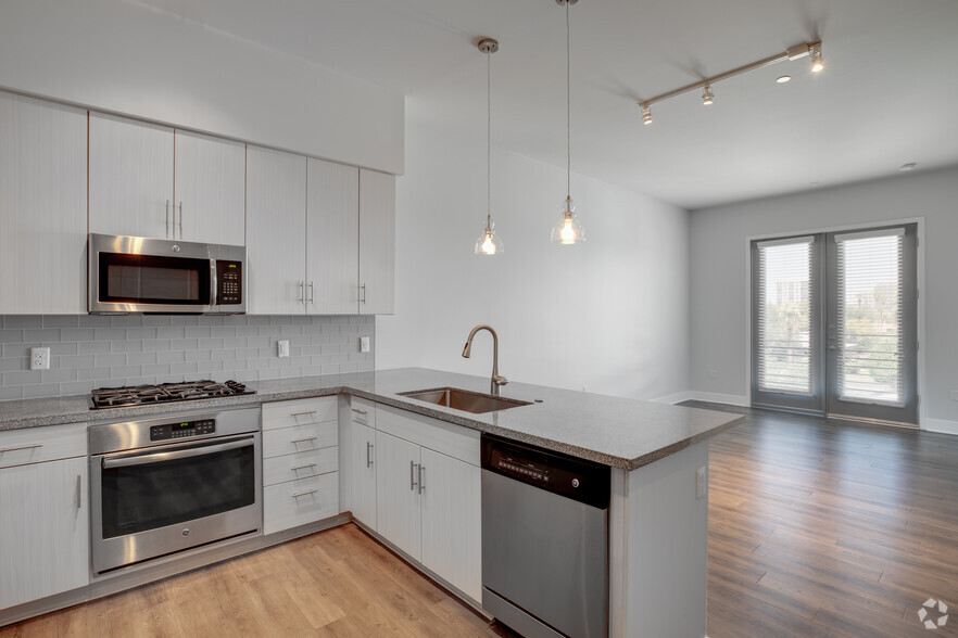 1BR, 1BA - 693 SF - Arts District