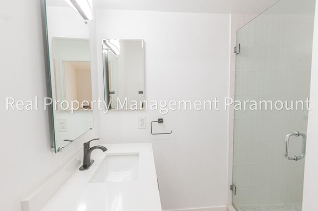 Building Photo - Spectacular 2 Bedroom, 2 Bath Condo with L...