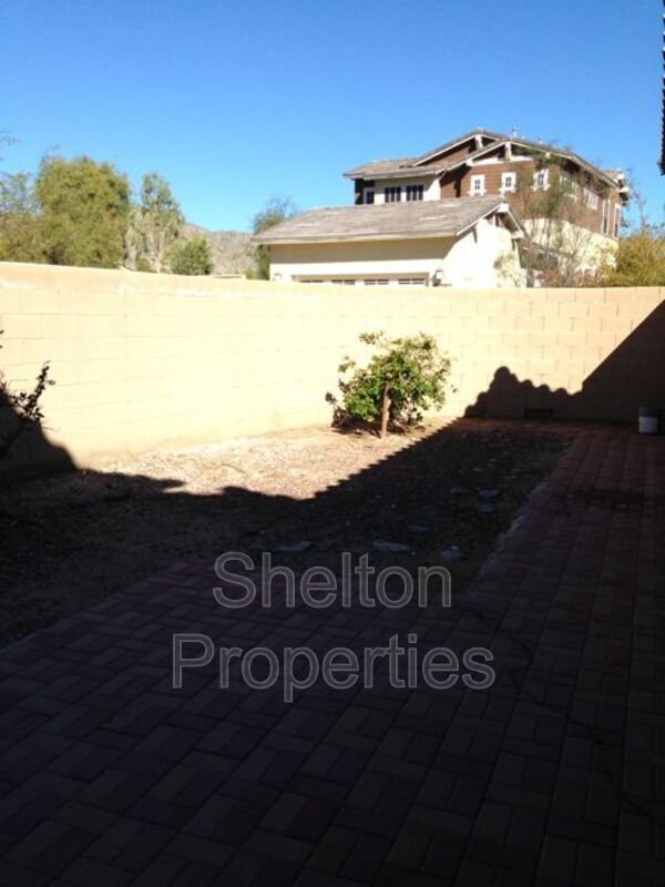 Building Photo - 21060 W Elm Way Ct