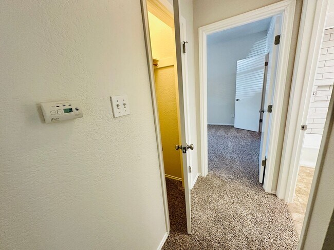 Building Photo - Charming 2 Bed 2 Bath Condo with Nature Vi...
