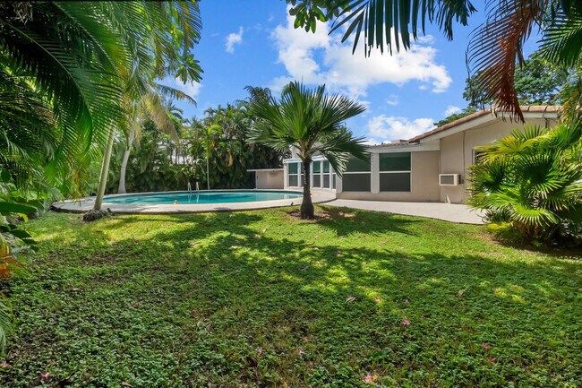 Building Photo - 2608 NE 12th St