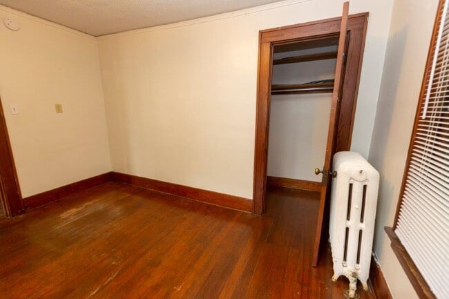 Building Photo - 509 E Davenport St