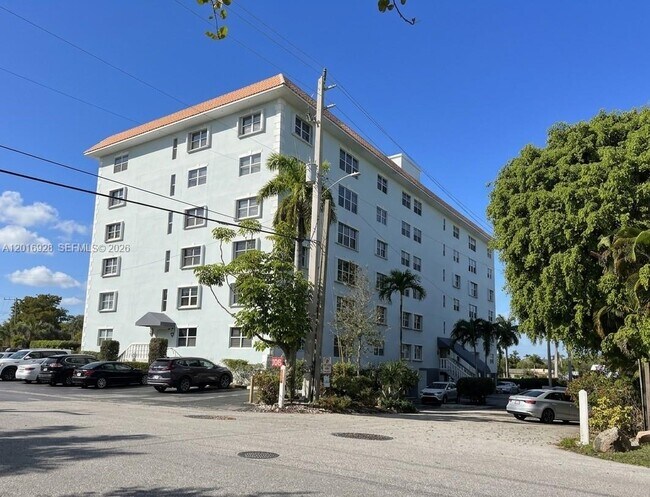 Building Photo - 1881 Middle River Dr