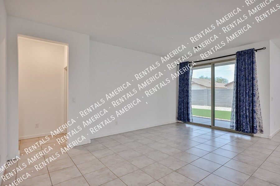 Building Photo - 1578 S 224th Ln