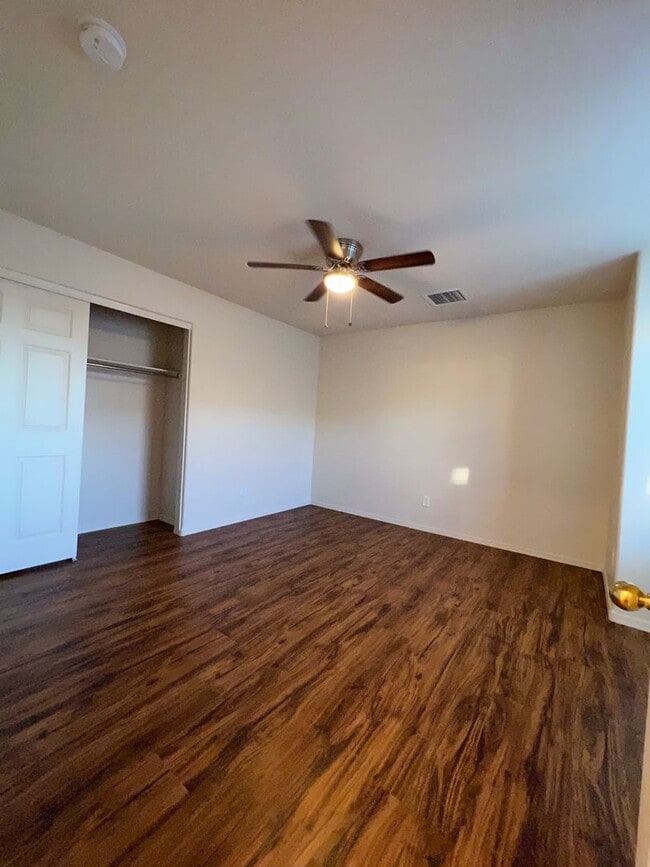 Building Photo - Two Story 4 Bedroom in Stoneridge