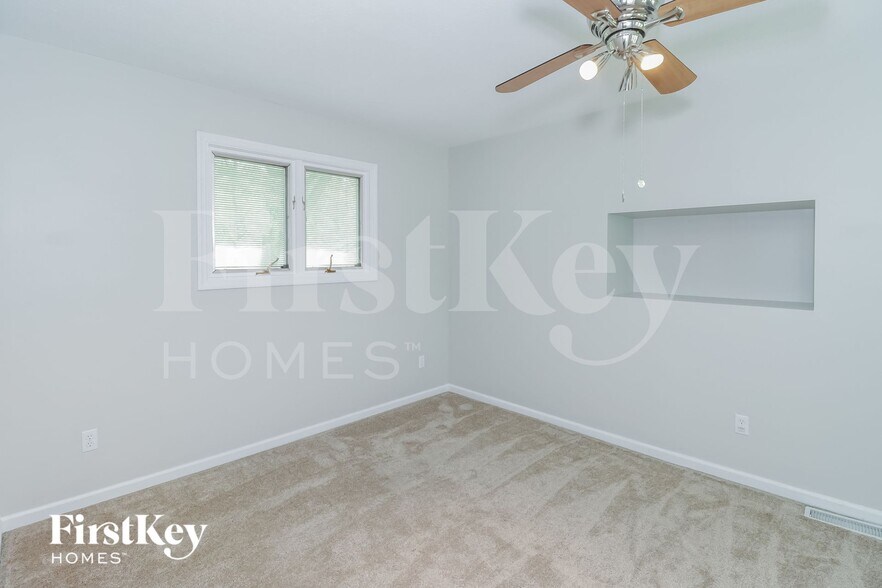 Building Photo - 800 Farview Ave