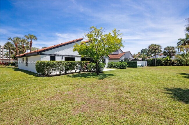 Building Photo - 1543 SW 1st Ave