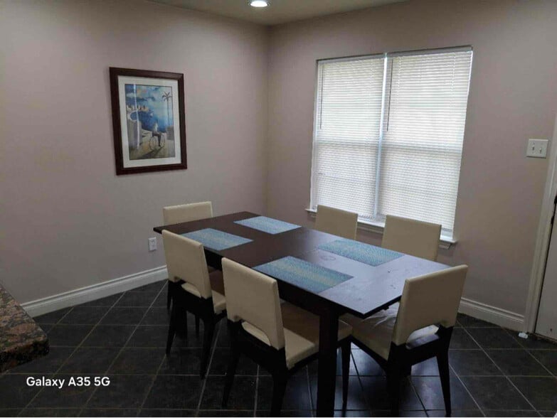 Building Photo - 129 Richards St