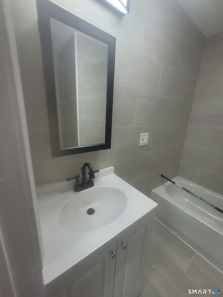 Building Photo - 2304 Barnum Ave