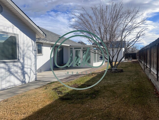 Building Photo - Single Family Home for Rent in Carson City...