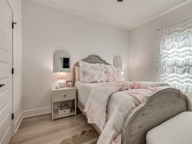 Building Photo - 1314 S College Ave