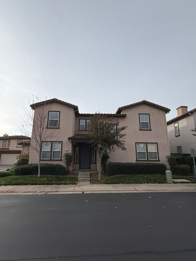Building Photo - 4BR|2.5BA Townhome w/Garage|Yard| - Tenant Pays $175 monthly for WS&G