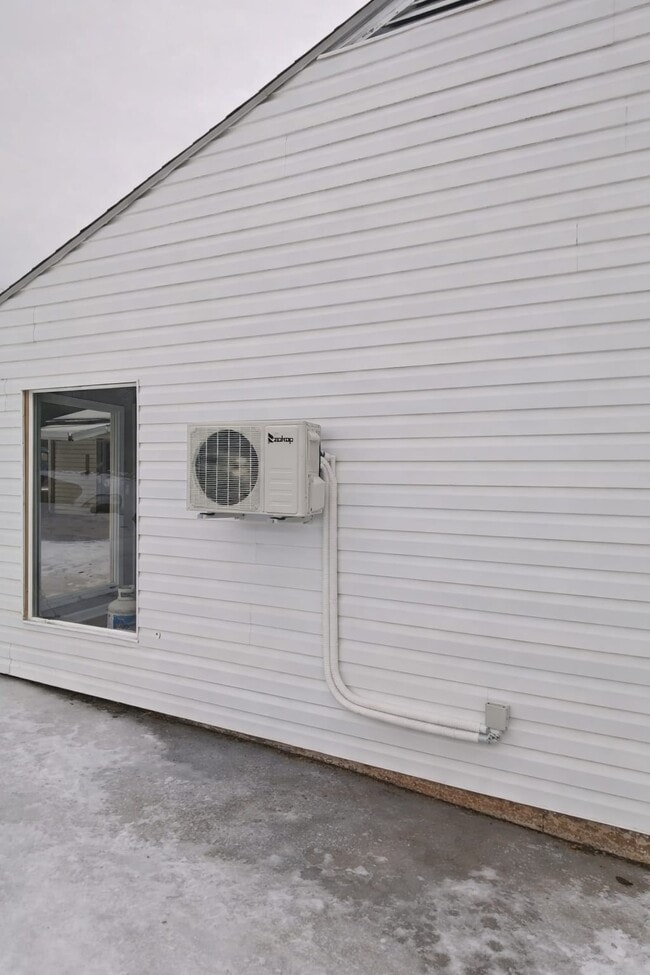 Building Photo - 761 Norway Ave