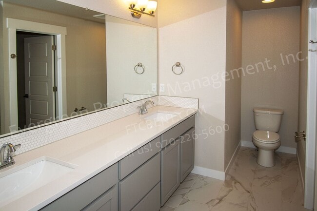 Building Photo - 298 E Chestnut St