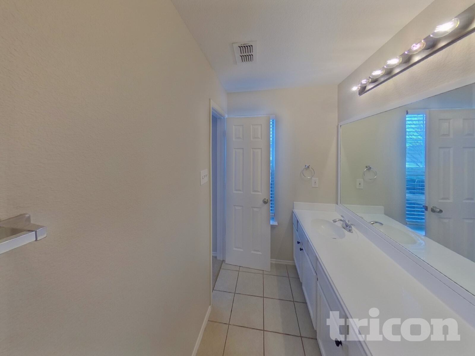 Building Photo - 1300 Pine Ln