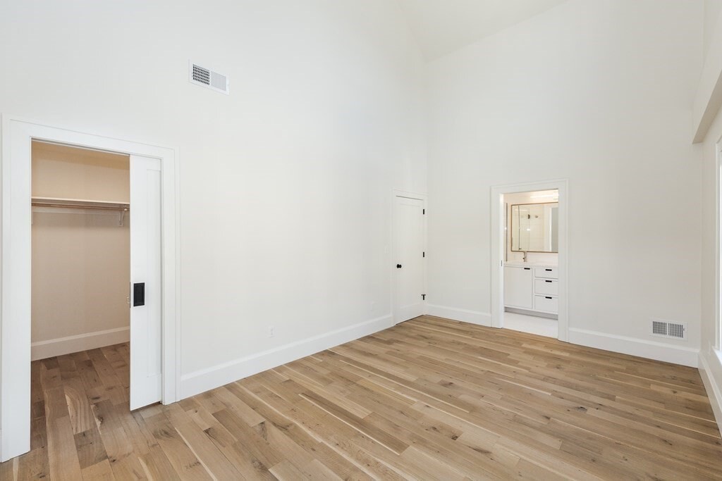 Building Photo - 229 Concord Ave