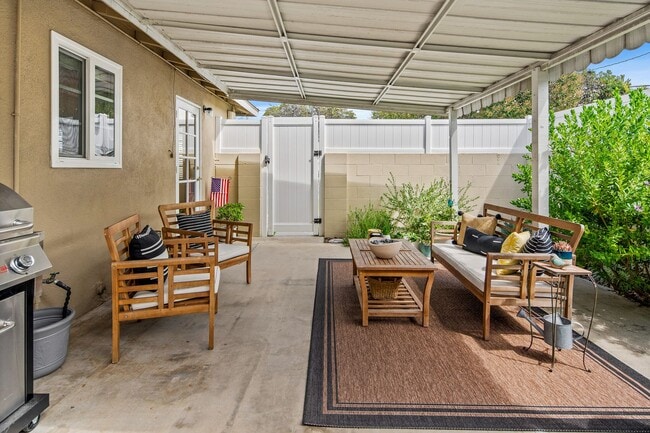 Building Photo - Bungalow In Huntington Beach
