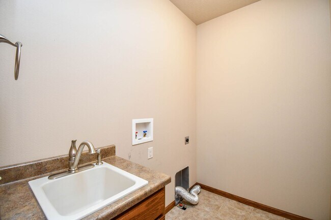 Building Photo - South Sioux Falls Rental with Open Layout ...