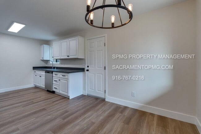 Building Photo - 8225 Zenith Dr