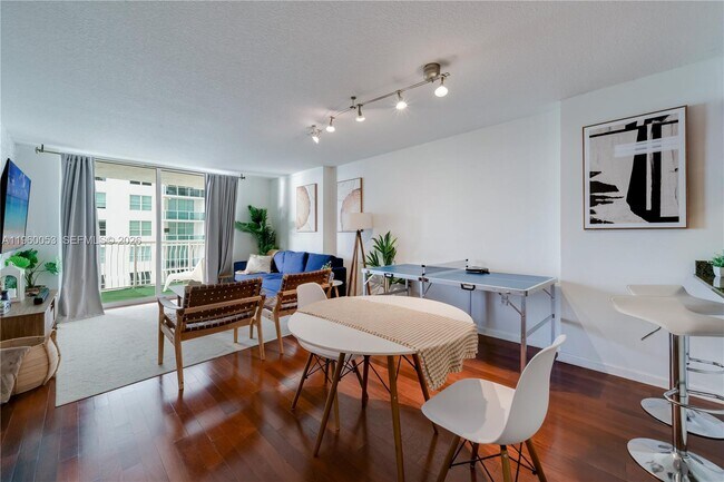 Building Photo - 1200 Brickell Bay Dr